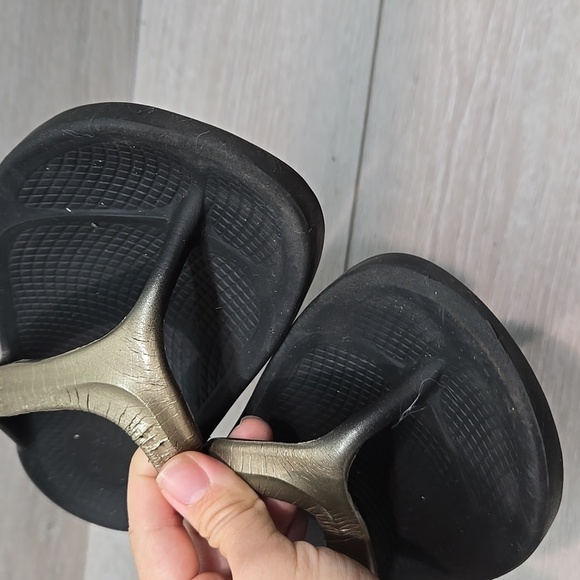 Oofos Women Thong Sandals Slide shoes 7 - Picture 4 of 12
